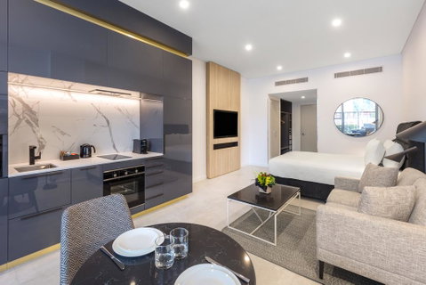 Meriton Suites Broadbeach - Tourism Townsville 2