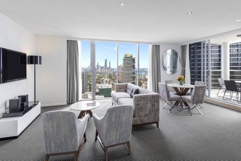 Meriton Suites Broadbeach - Tourism Townsville 1