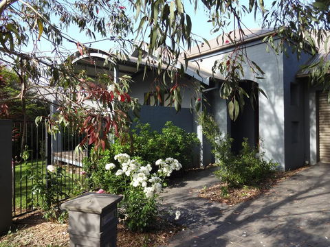 Mews On Frederick - Tourism Townsville 0