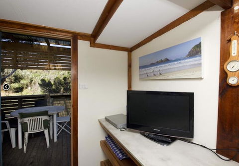 Mick's Beach Cottage - Seal Rocks Beachfront - Tourism Townsville 3