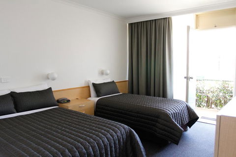 Mid City Motor Inn Queanbeyan - Tourism Townsville 3