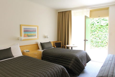 Mid City Motor Inn Queanbeyan - Tourism Townsville 0