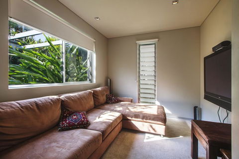 Mitchell Parade 154. - Tourism Townsville 1