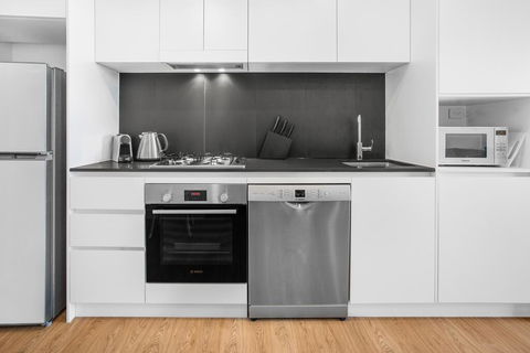 Modern 1-Bed Apartment With Balcony And Leisure Area - Tourism Townsville 3