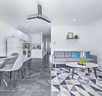 Modern Beach Front Apartment - Tourism Townsville