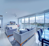 Modern Contemporary Southport Apartment - Tourism Townsville