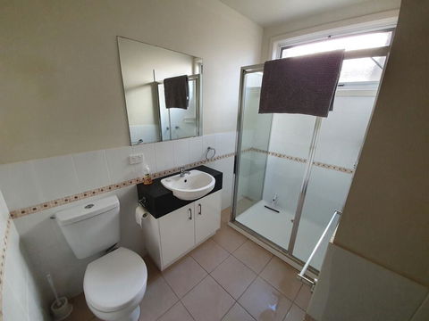 Modern Peaceful Beach Location - Secure Parking - Tourism Townsville 2