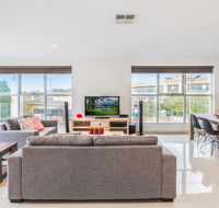 Modern Unit With Balconies Near Melbourne Airport - Tourism Townsville