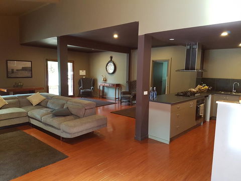 Montrose Barn House - Tourism Townsville 2