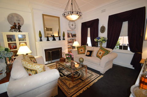 Montrose House - Tourism Townsville 1