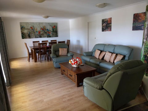 Mountain View Beach House - Tourism Townsville 3