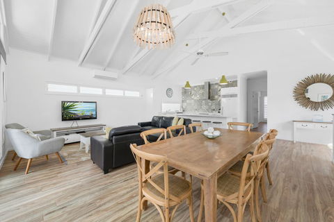 Mudjimba Island Beach House - Tourism Townsville 1