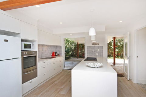 Mudjimba Sands, Mudjimba, Pet Friendly, BOND 500, LINEN INCLUDED, WIFI - Tourism Townsville 0