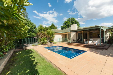 Murray House - Tourism Townsville 1