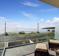 Nautilus 1 Luxury Retreat - Modern beachfront townhouse WiFi water views - Tourism Townsville