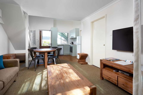 Broadwater Resort Como - Tourism Townsville 13