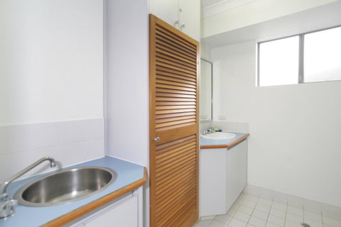 Scarborough Beach Front Resort - Shell Ten - Tourism Townsville 10