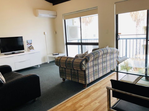 Seashore Memories - Sleeps 3 - Tourism Townsville 3