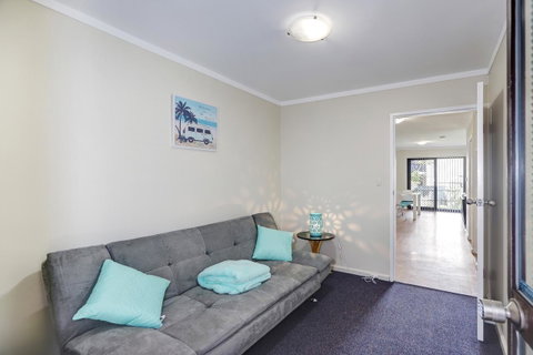 West Beach Lagoon 202 - Quiet & Ground Floor! - Tourism Townsville 4
