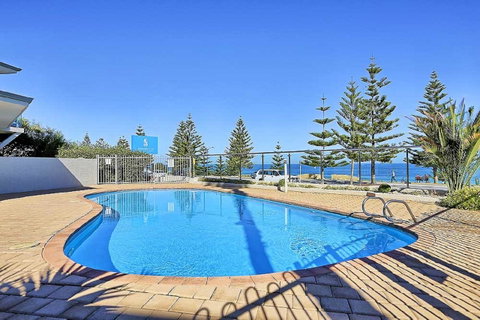 Beachfront @ Scarbs - Tourism Townsville 12