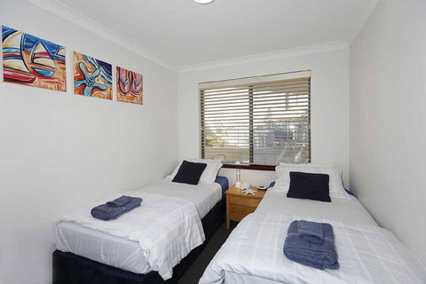 Beachfront @ Scarbs - Tourism Townsville 8