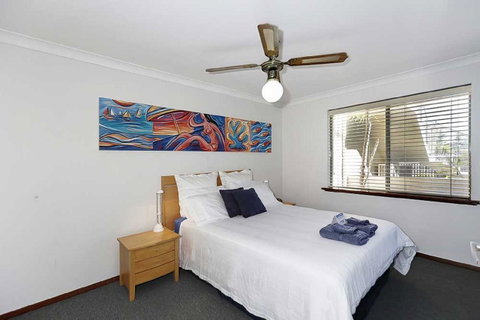 Beachfront @ Scarbs - Tourism Townsville 9