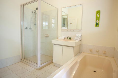 Riverglen Chalets - Tourism Townsville 23