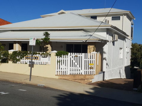 Stirling Apartments - Studio 1 - Tourism Townsville 2