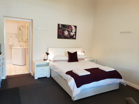 Stirling Apartments - Studio 1 - Tourism Townsville 0
