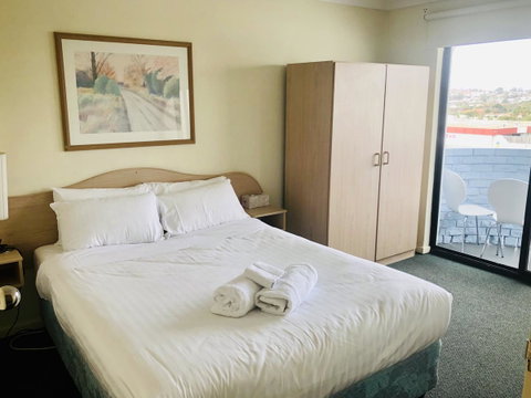 West Beach Lagoon 114 â€“ Ocean Views - Tourism Townsville 6