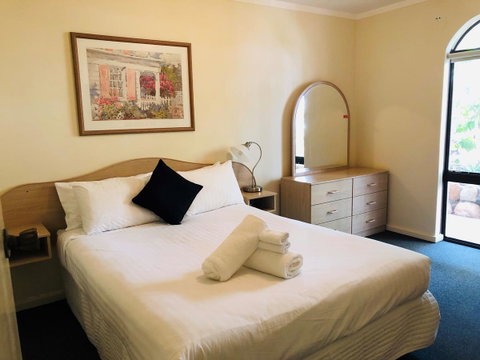 West Beach Lagoon 208 â€“ Great Value! - Tourism Townsville 2