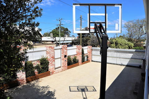 Fremantle Heritage Home For You To Enjoy! - Tourism Townsville 8