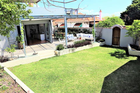 Fremantle Heritage Home For You To Enjoy! - Tourism Townsville 13