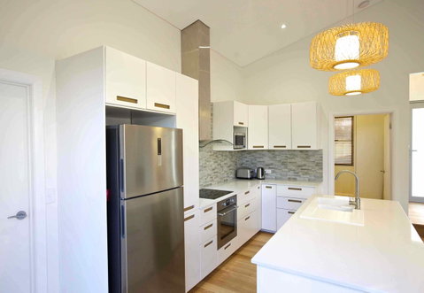 Sunny Blinco Street House - Tourism Townsville 5