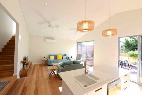 Sunny Blinco Street House - Tourism Townsville 4