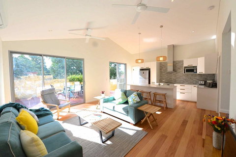 Sunny Blinco Street House - Tourism Townsville 0