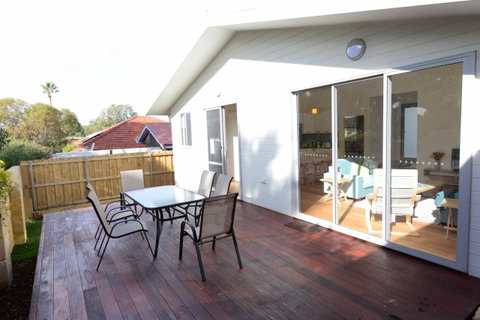 Sunny Blinco Street House - Tourism Townsville 11