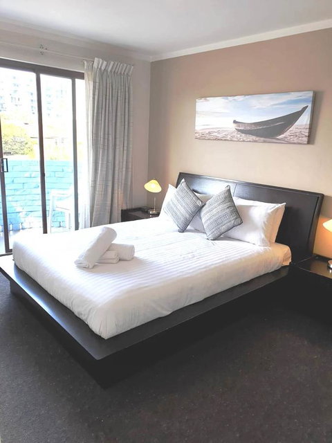 West Beach Lagoon 107 - Great Value - Tourism Townsville 4