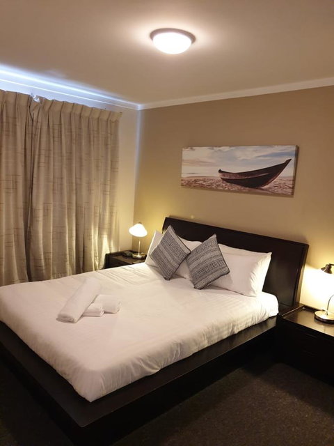 West Beach Lagoon 107 - Great Value - Tourism Townsville 3