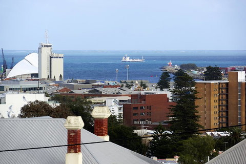 Studio 208 With Ocean Views - Tourism Townsville 19