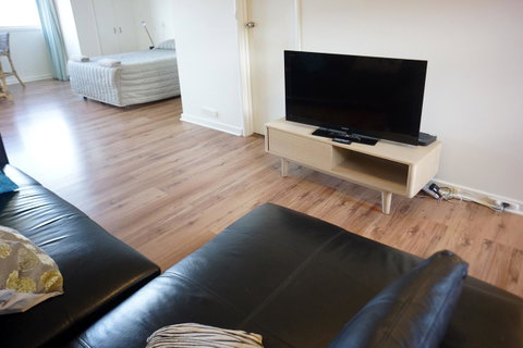 Studio 208 With Ocean Views - Tourism Townsville 9