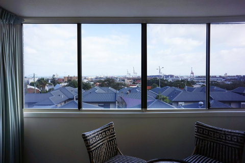 Studio 208 With Ocean Views - Tourism Townsville 17