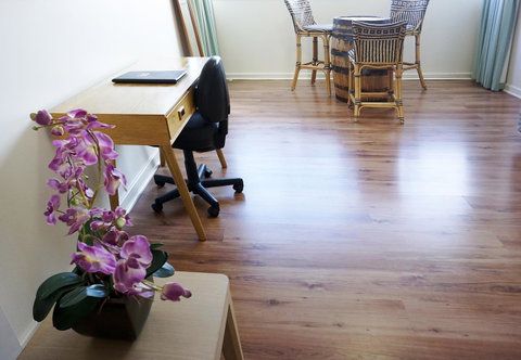 Studio 208 With Ocean Views - Tourism Townsville 7