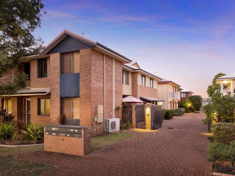 Cooper Street - Tourism Townsville 39