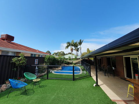 The Entertainer - Tourism Townsville 3
