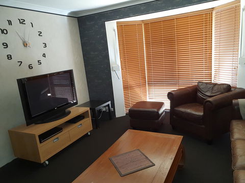 The Entertainer - Tourism Townsville 22