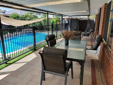 The Entertainer - Tourism Townsville 4