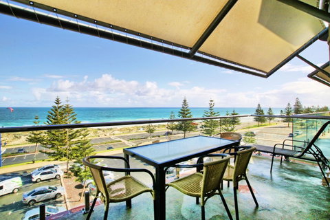 The White Pearl Penthouse - Tourism Townsville 19