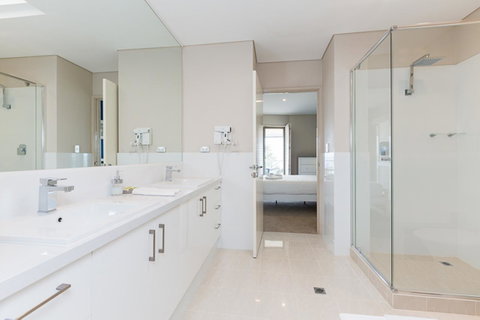 The White Pearl Penthouse - Tourism Townsville 16