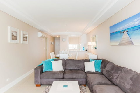 The White Pearl Penthouse - Tourism Townsville 12